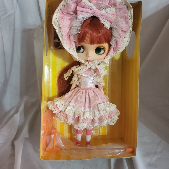 Preowned Blythe doll. - Picture 3 of 6